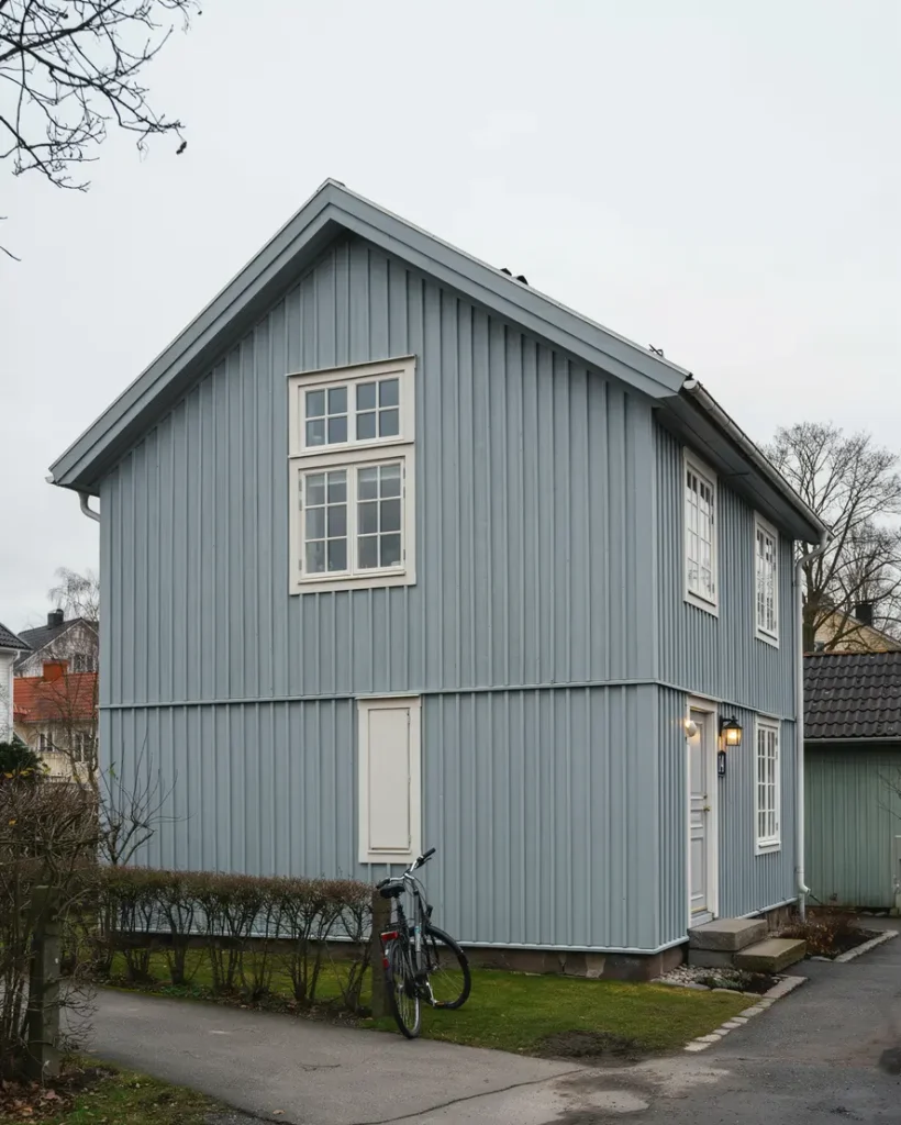 fasadens vindskivor och knutbr dor m lades om i kalmarsand b lsta